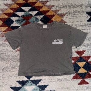 Gray cropped graphic tee